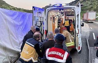 Kontrolden çıkan tır devrildi: 1 yaralı