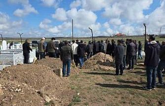 Köpeklerin saldırısında ölen çocuk toprağa verildi