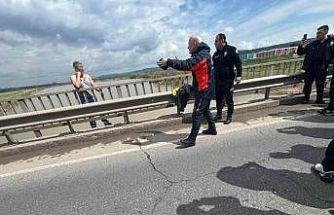 Köprüden atlamak isteyen şahıs AFAD ve polis tarafından ikna edilerek kurtarıldı