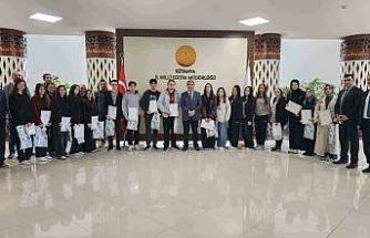 Kütahya’nın başarılı öğrenciler ödüllendirildi