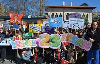 "Maarifin Kalbinde Çocuk"  kortej yürüyüşü