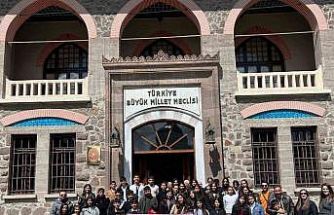 Mahmudiyeli öğrenciler "Kucak Dolusu Hayaller" projesiyle ilk kez Ankara’ya gitti