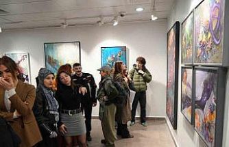 Makineleşen insan eleştirisi tuvale yansıdı: "Transhüman-izm" Samsun’da açıldı