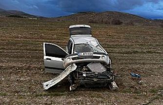 Malatya’da aydınlatma direğine çarpan araç takla attı: 3 yaralı