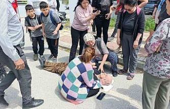 Manevra yapan öğrenci servisi görme engelli yayaya çarptı, eşi gözyaşlarına boğuldu