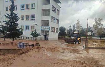 Mardin’de sağanak nedeniyle okulda mahsur kalan 75 öğrenci tahliye edildi