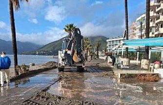 Marmaris’te sağanak ve fırtına etkili oldu