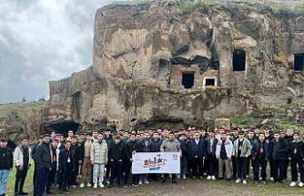 ‘Maziden Atiye Ahlat’ programı gençleri tarihle buluşturuyor