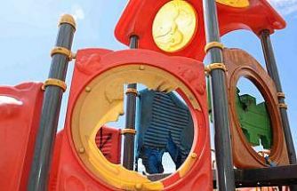 Mersin’de çocuk parkına çirkin saldırı: Oyun grupları ateşe verildi