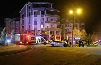 Minibüs ile otomobil çarpıştı: 1’i ağır 3 yaralı