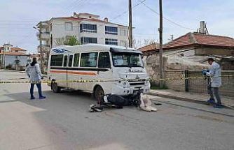 Minibüsün çarptığı elektrikli bisikletteki 2 çocuk ağır yaralandı