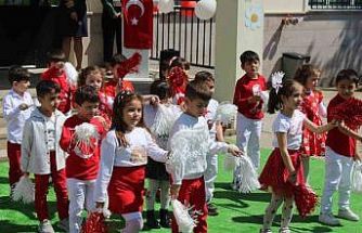 Minik öğrenciler polis abileri unutmadı