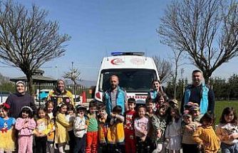 Minik öğrencilere diş eğitimi ve 112 tanıtımı yapıldı