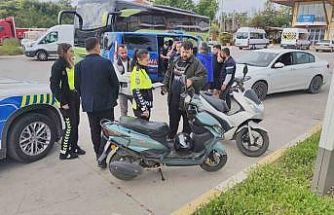 Motorlu bisiklet, motosiklete arkadan çarptı: 2 sürücü yaralandı