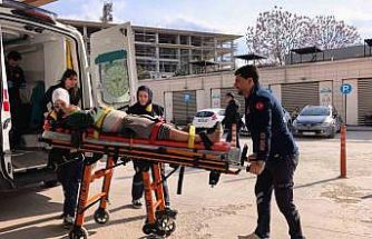 Motosiklet ile bisiklet çarpıştı, 3 kişi yaralandı