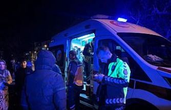 Motosiklet traktörün altında kaldı, sürücüsü araçtan atlayarak kurtuldu