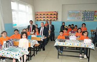 Müdür Tosun, öğretmen ve öğrencilerle bir araya geldi