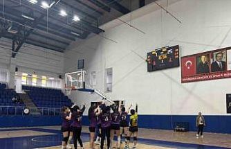 Muş Sultan Alparslan Yurdu Kız Voleybol Takımı yarı finale yükseldi