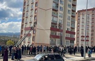 Niğde’de 5. katta çıkan yangında 4 kişi tedbir amaçlı hastaneye kaldırıldı