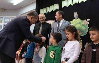 Ödemiş’te minik öğrencilere kitap kurdu madalyası