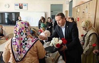 Öğretmenler 81 ilde bayraklarla ders başı yaptı