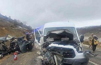 Öğretmenleri taşıyan servis ile otomobil çarpıştı: 1 ölü, 2’si ağır 10 yaralı