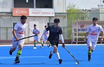 Okul sporları hokey grup müsabakaları Osmaniye’de başladı