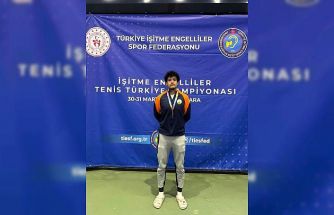 Osmangazi’nin şampiyon raketlerinden büyük başarı