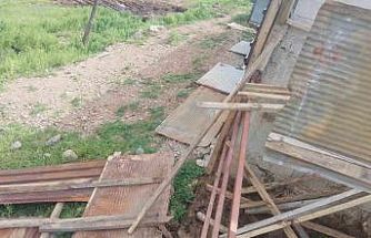 Osmaniye’de fırtına ahırın çatısını uçurdu