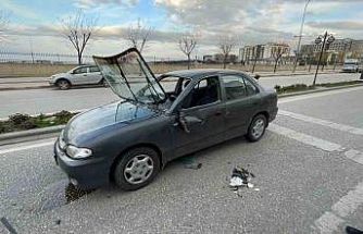 Otomobil park halindeki araca çarparak takla attı: 1 yaralı