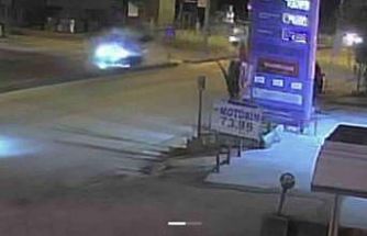 Otomobille çarpışan motosikletteki 2 kişi metrelerce havaya uçtu