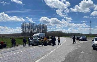 Otomobiller çarpıştı 4 kişi yaralandı