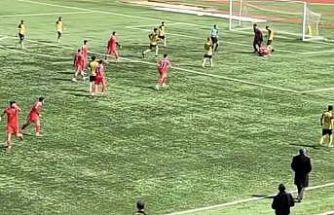 Penaltı golü sonrası çıkan arbedede futbolcunun elmacık kemiği kırıldı