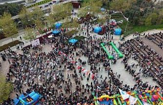 Pendik’te 23 Nisan coşkusunun yaşandığı çocuk şenliği havadan görüntülendi