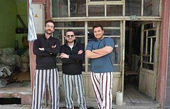 Pijamaları giyip geçmişe yolculuk yaptılar