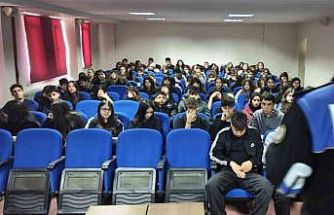 Polisin lise öğrencilerine yönelik eğitimleri devam ediyor