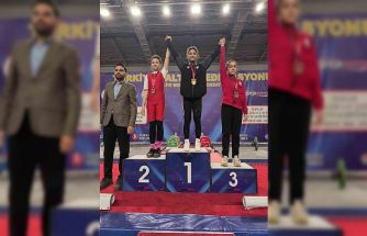 Pursaklar Belediyespor sporcusu Zümra Yurtseven, U15 Türkiye Halter Şampiyonası’nda şampiyonu oldu