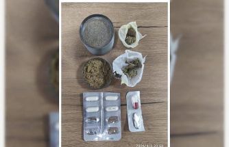 Reyhanlı’da durdurulan araçta uyuşturucu ve kurusıkı tabanca ele geçirildi