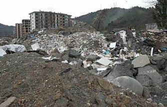 Rize’de vahşi çöp depolama sahası vatandaşları canından bezdirdi