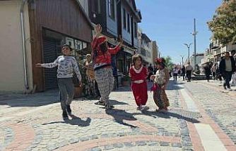 Romanlardan Kakava çağrısı: Şehir 9/8’lik ritimlerle şenlendi