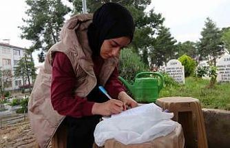 Saldırıda hayatını kaybeden öğrencilerin mezarlarına bırakılan notlar duygulandırıyor