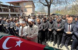Saldırıda öğrencilerine siper olan öğretmen, gözyaşlarıyla son yolculuğuna uğurlandı
