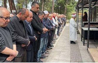 Saldırıda ölen öğretmen ve öğrenciler için gıyabi cenaze namazı kılındı