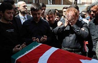 Saldırıda ölen öğretmenin eşi ve çocukları tabut başında gözyaşı döktü