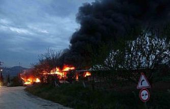 Samsun’da meyve deposunda yangın: Ekipler müdahale ediyor