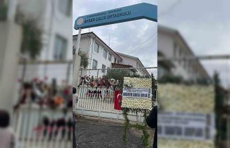Samsunspor Taraftar Grupları, Ayser Çalık Ortaokulu’na çelenk bıraktı