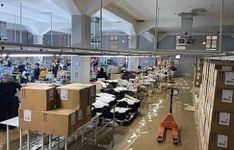 Şanlıurfa’da sağanak yağış fabrikayı göle çevirdi