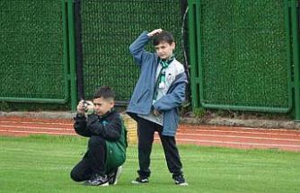 Serdar Dursun’dan minik taraftara jest