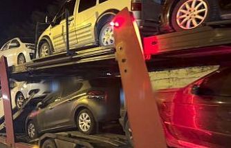 Sıfır araçların taban kısmında un çuvallarına zulalanmış şekilde uyuşturucu ele geçirildi