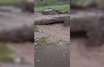 Siirt’te faciadan dönüldü: Sel suları bir evi yuttu